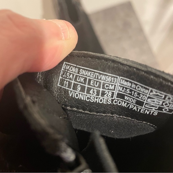 Vionic Naomi black suede snake print water resistant ankle boots size 11 - Picture 6 of 7